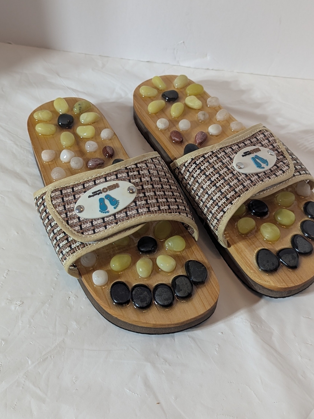 NEO Acupressure Massage Sandals w/ Earth Stones  Size 8